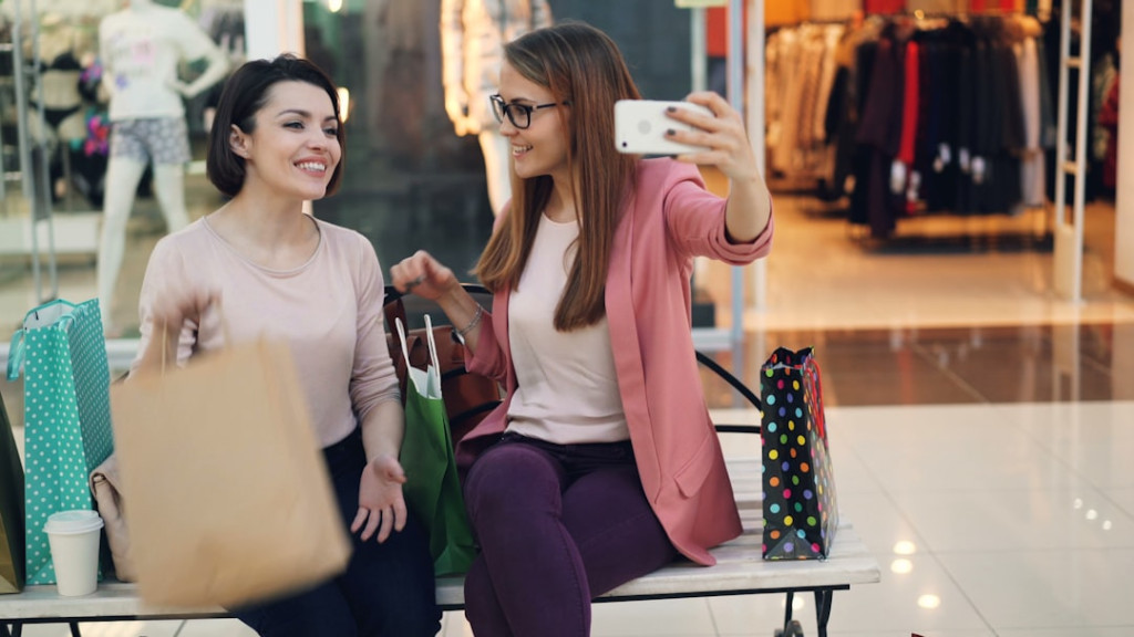 Social commerce et codes promo : intégrer vos offres directement dans les flux Instagram et TikTok
